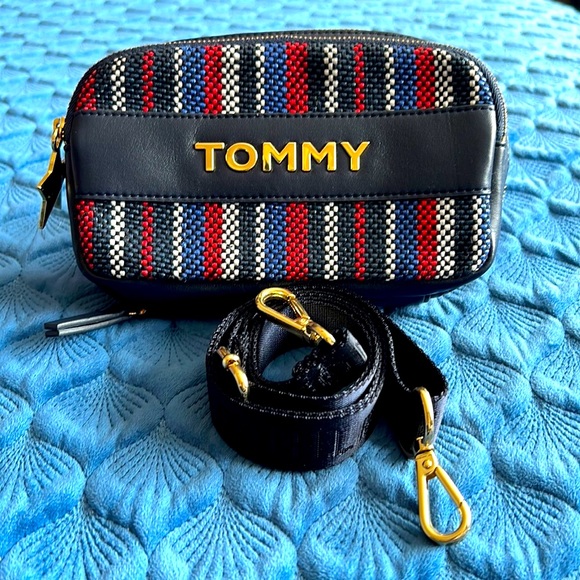 TOMMY HILFIGER BELT BAG WITH VERTICAL LINES - Picture 9 of 9